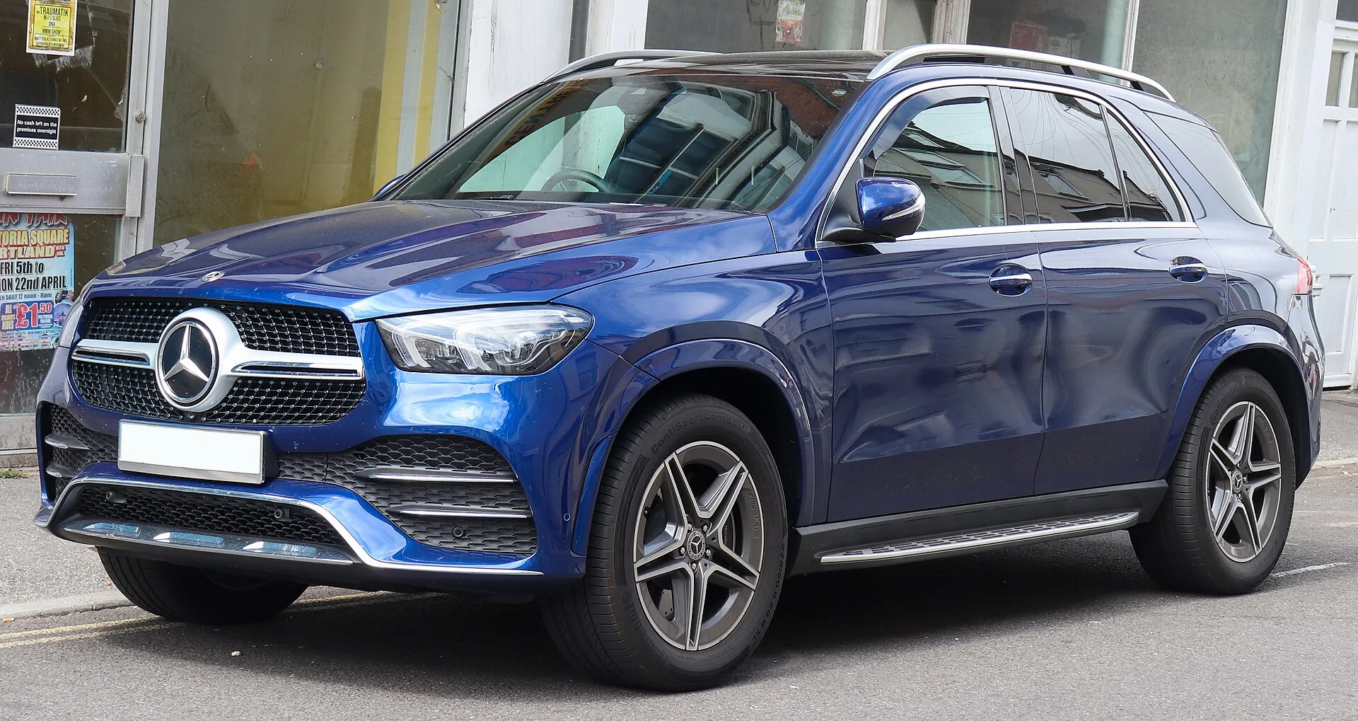 מרצדס GLE כחולה, מבט מקדימה בזווית